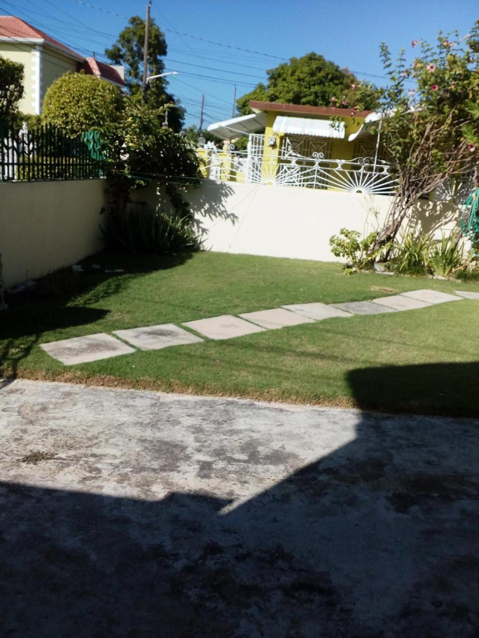 Cozy & Comfy Apartment Portmore Luaran gambar