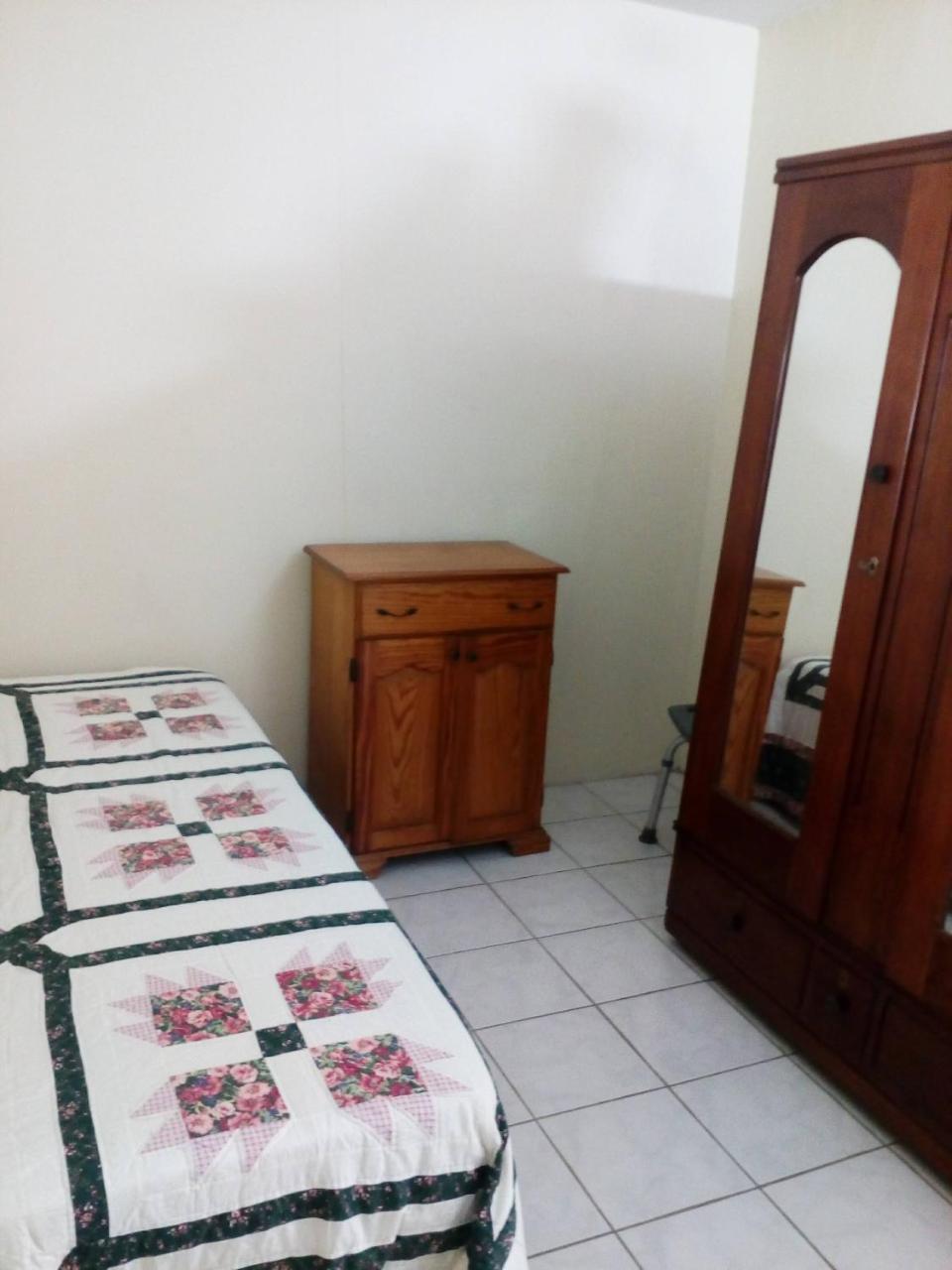 Cozy & Comfy Apartment Portmore Luaran gambar