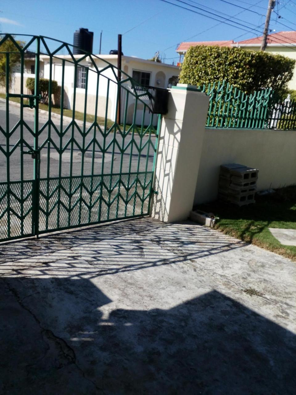 Cozy & Comfy Apartment Portmore Luaran gambar