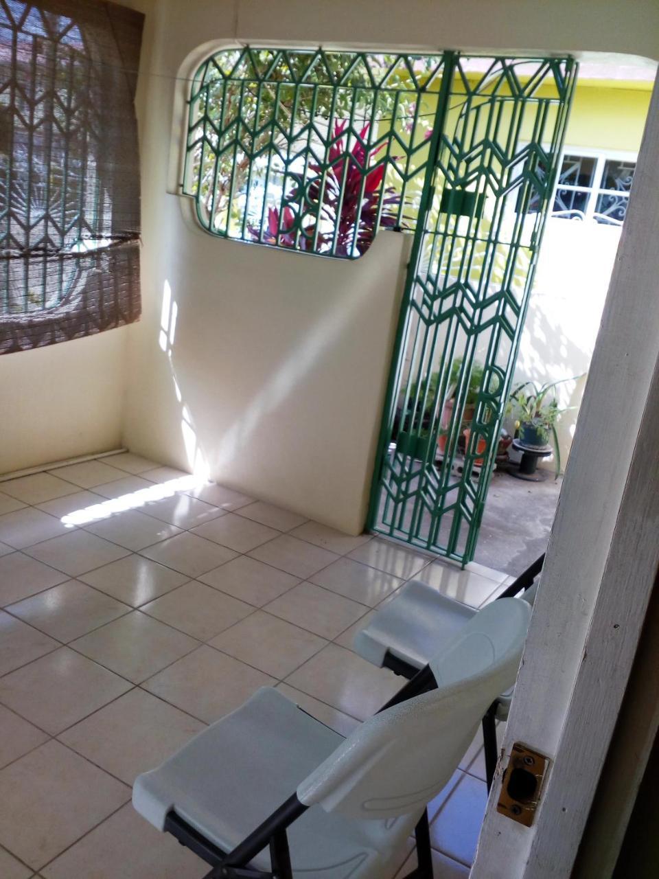 Cozy & Comfy Apartment Portmore Luaran gambar